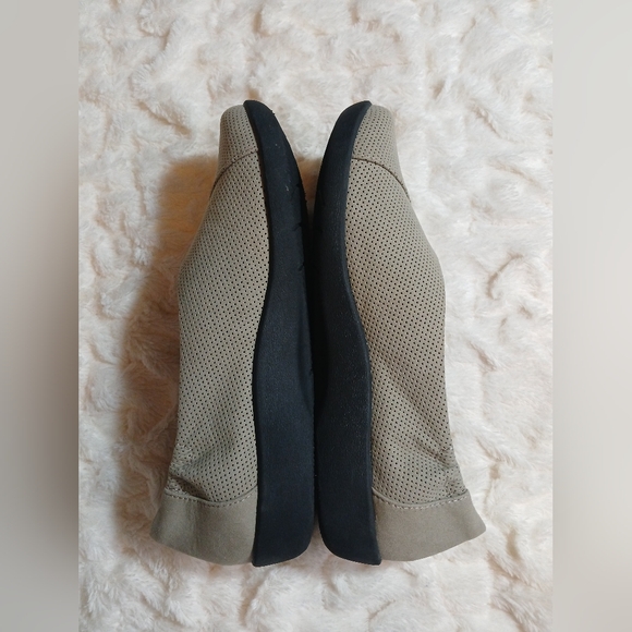 Clarks Cloudsteppers Sillian Jetay Shoes Womens Size 9.5M Beige Slip On Comfort - Picture 7 of 11